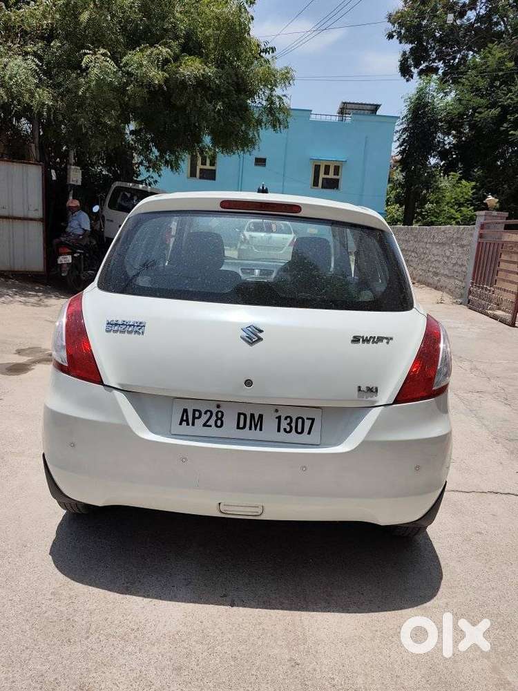 Maruti Suzuki Swift Lxi Optional-o, 2011, Petrol