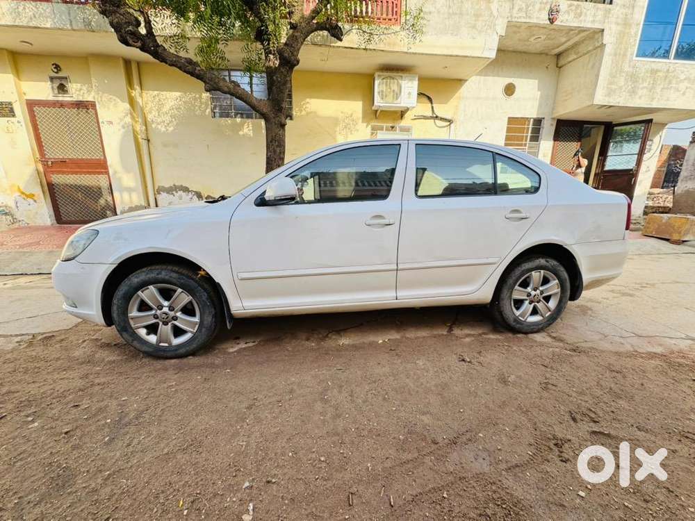 Skoda Laura Elegance 2012 Km Driven 100000