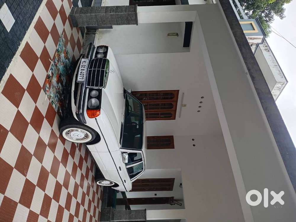 W123 Classic Mercedez Available Wedding Shoot