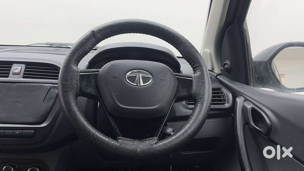 Tata Tigor Xe, 2017, Petrol