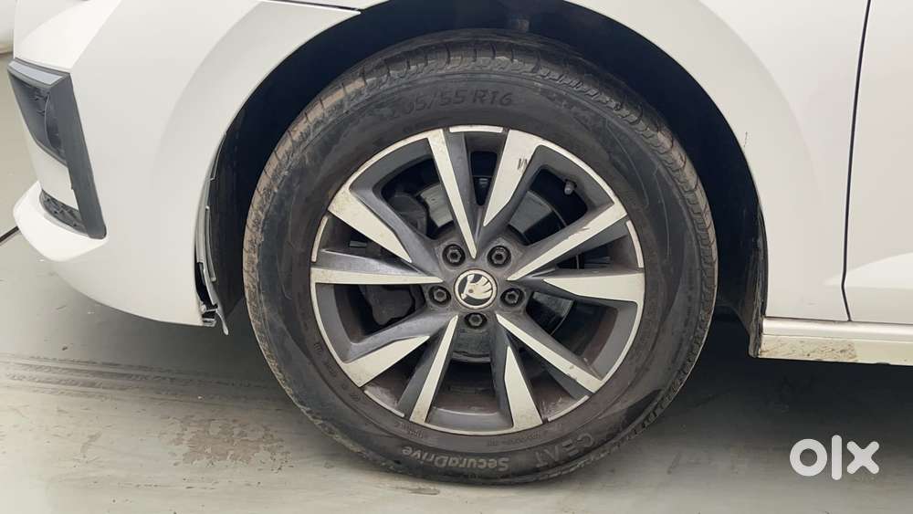 Skoda Slavia Style 1.0l Tsi At, 2022, Petrol
