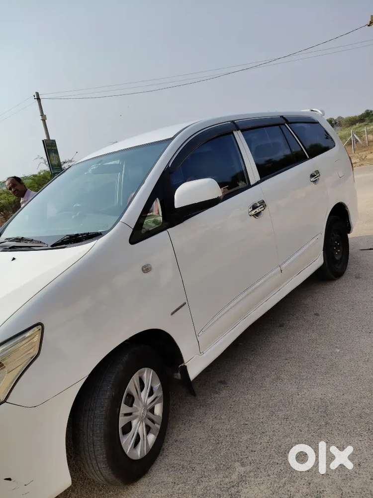 Toyota Innova Car