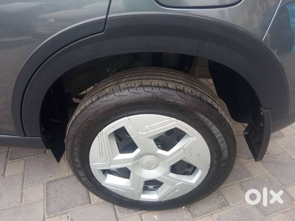 Tata Nexon Pure 1.2 Revotron Petrol 6 Mt, 2025, Petrol