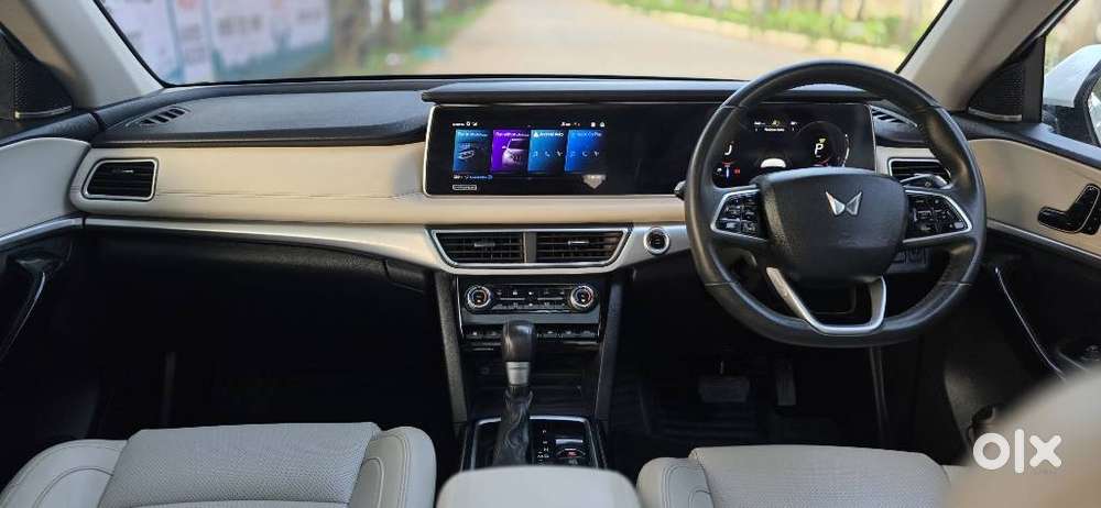 Mahindra Xuv700 2.2 Ax 7 Diesel At Luxury Pack Str, 2023, Diesel
