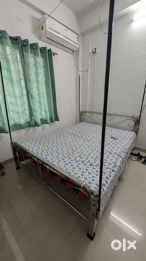 Almost New Queen Size Steel Bed @ ₹3700 at Jayanagar