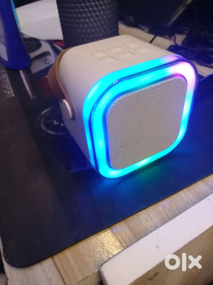 Small speaker