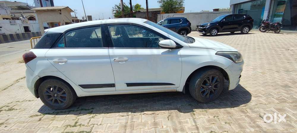 Hyundai I20 Sportz 1.4 At Vtvt, 2020, Petrol