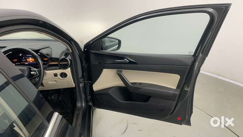 Skoda Slavia Style 1.0l Tsi Mt, 2023, Petrol