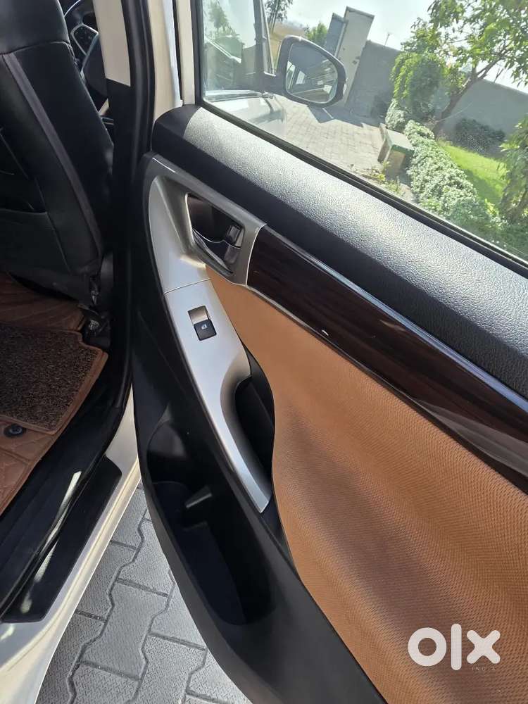 Toyota Innova Crysta 2017 Diesel 105000 Km Driven