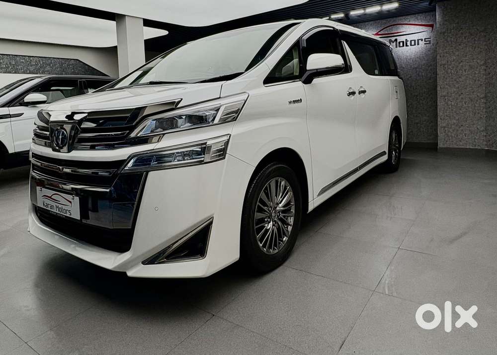 Toyota Vellfire 2.5 Executive Lounge, 2022, Petrol