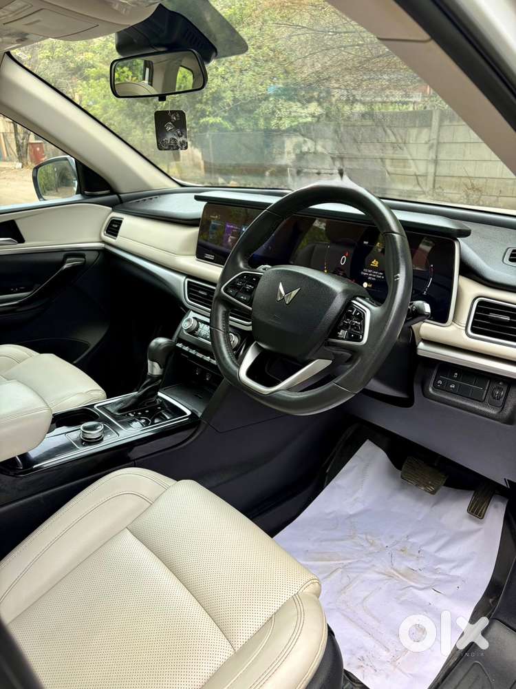 Mahindra Xuv700 2.2 Ax 7 Diesel At Luxury Pack Str Awd, 2022, Diesel