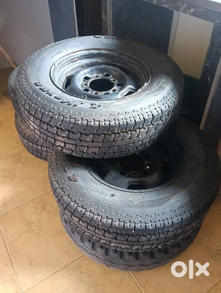 5 JK  gypsy Tyres with Steel Rims &ndash; 215/75 R15