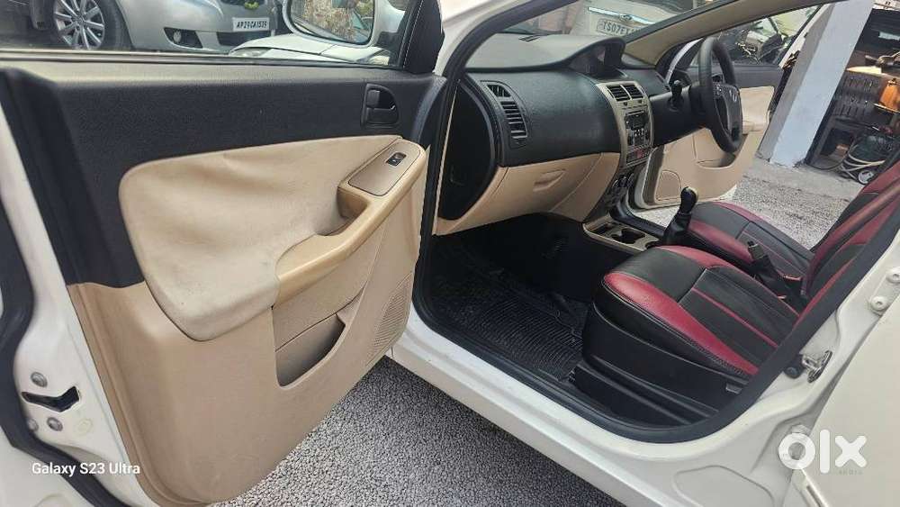 Tata Indica Vista 2008-2013 Aura 1.3 Quadrajet (abs) Bs Iv, 2013, Di..