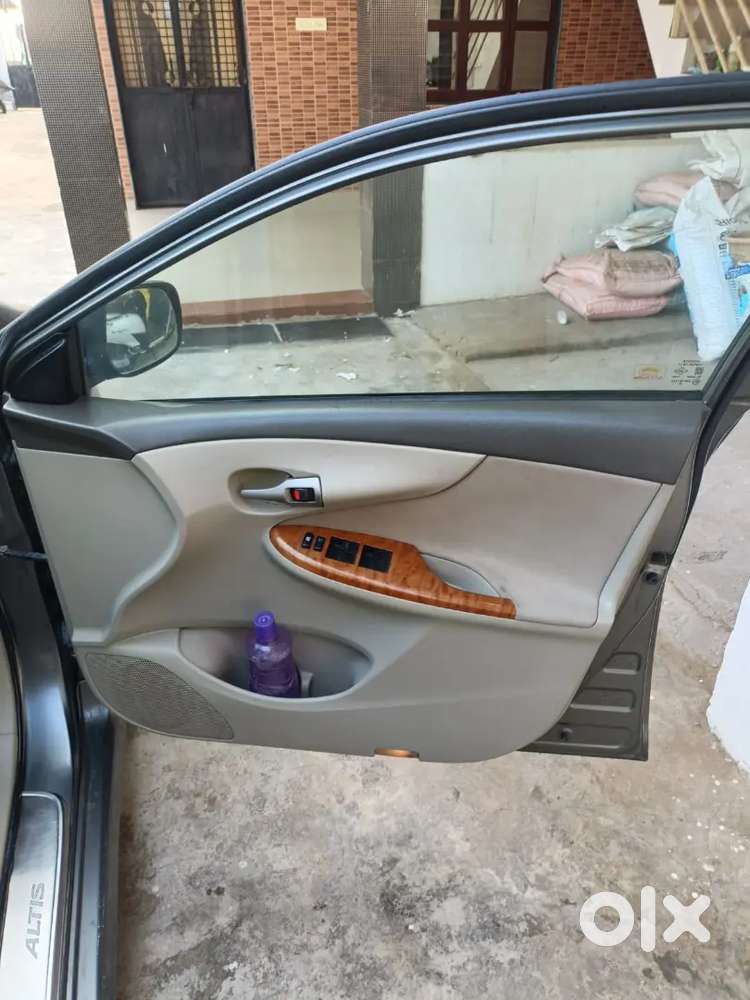 Toyota Corolla Altis 2010 Hybrid Year