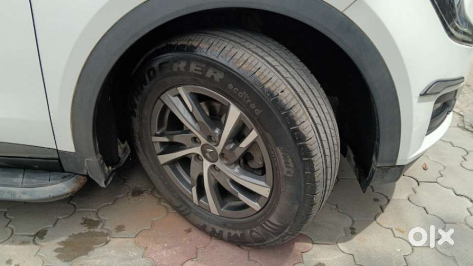 Mahindra Xuv700 2.0 Ax 5 Petrol Mt 7 Str, 2022, Petrol