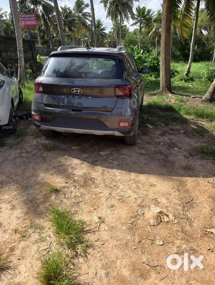 Hyundai Venue 2021 Petrol 71000 Km Driven