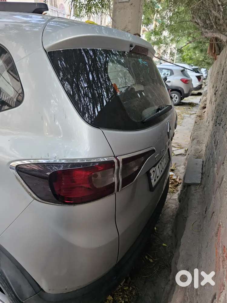 Triber Top Model Rxz - Amt (family Car)