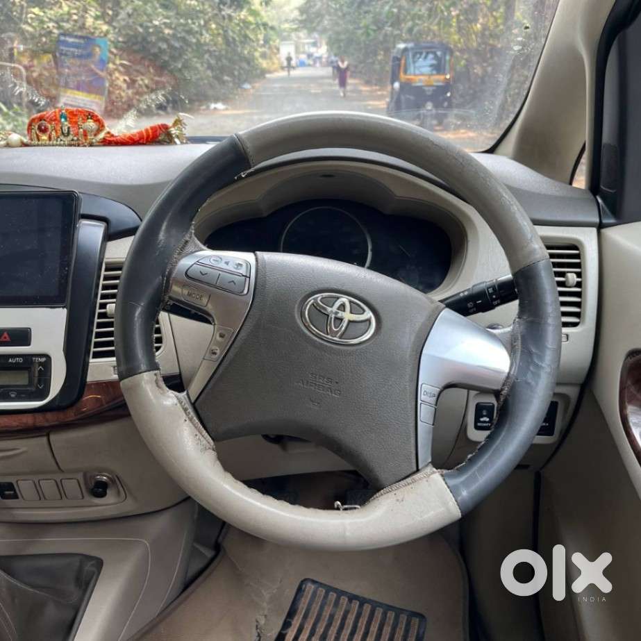 Toyota Innova 2.5 Vx 8 Str Bs-iii, 2015, Diesel