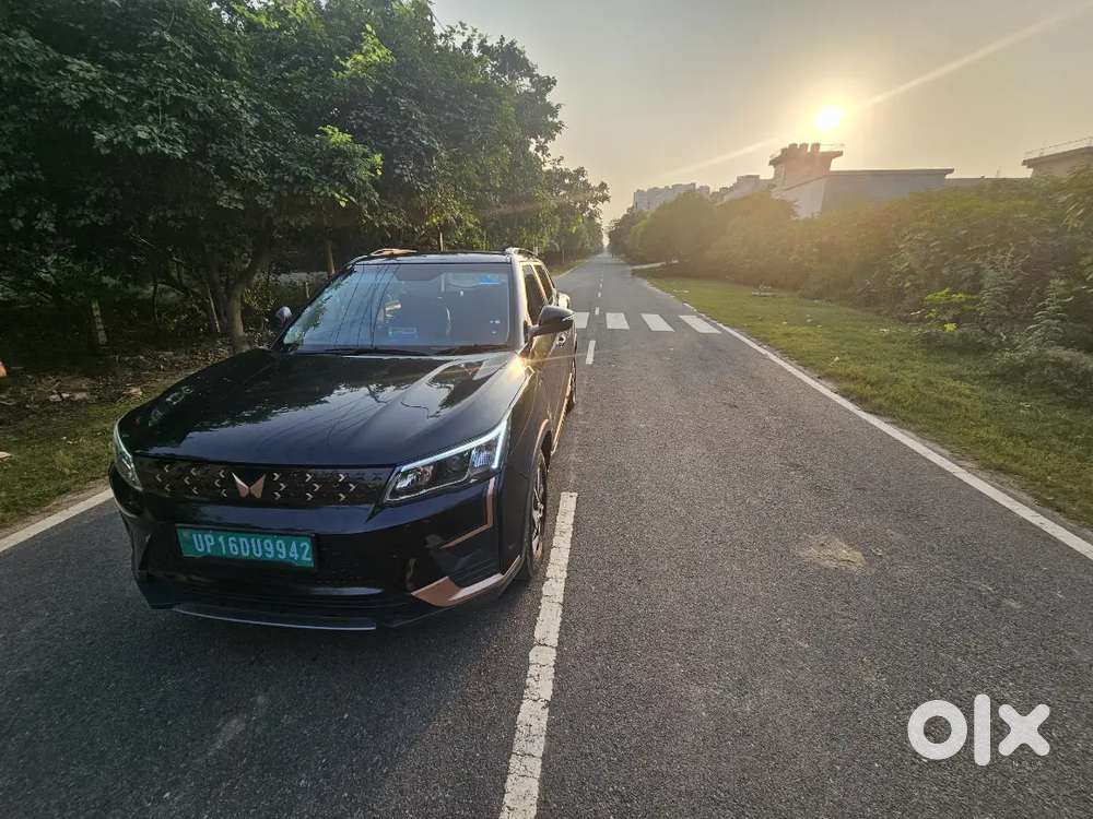 XUV 400 EV - Photo 2