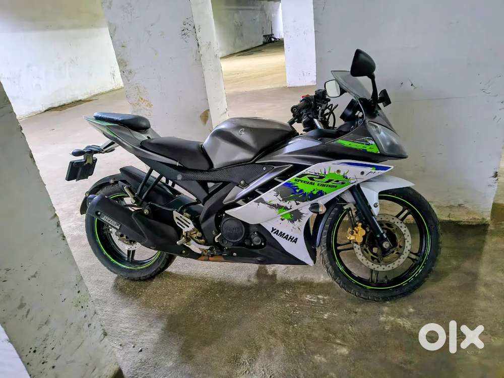 Yamaha R15 V2