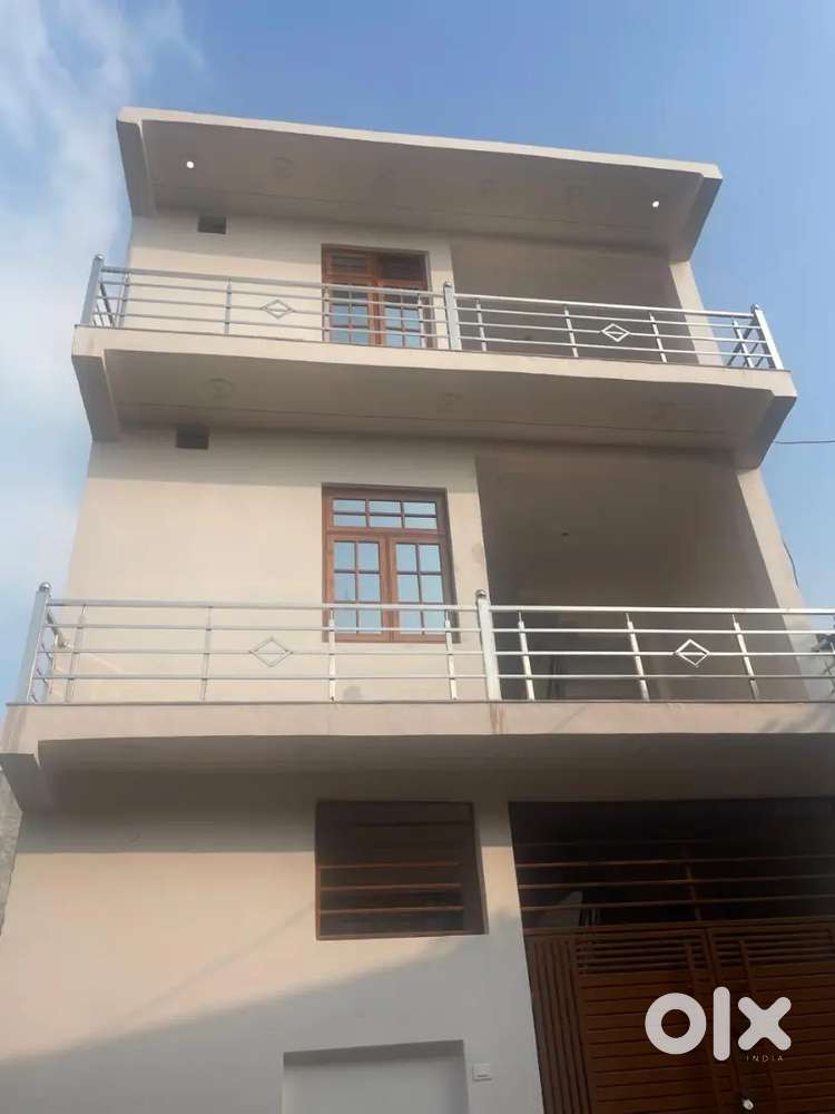 3 room set with attached bathroom with car parking,wide road 30 feet