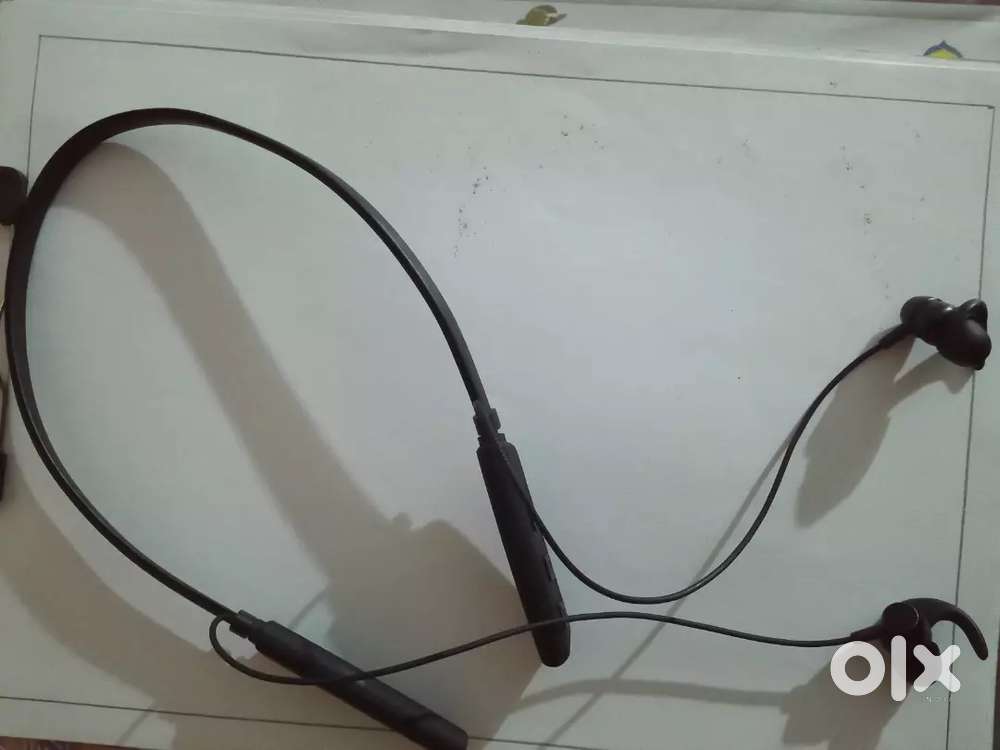 Earbands with bluetooth connection