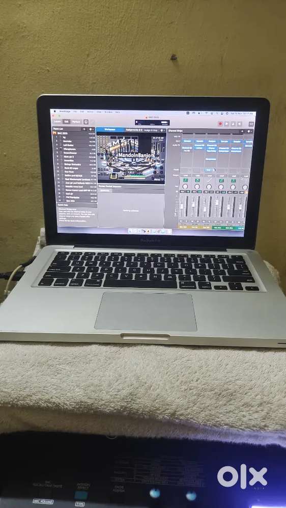 MacBook Apple laptop 12 model