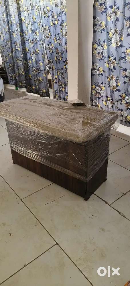 Computer table