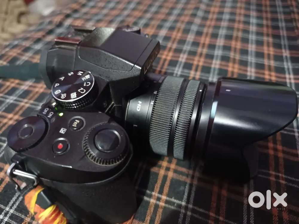 Lumix g85 camera 2batery emergency light sath me