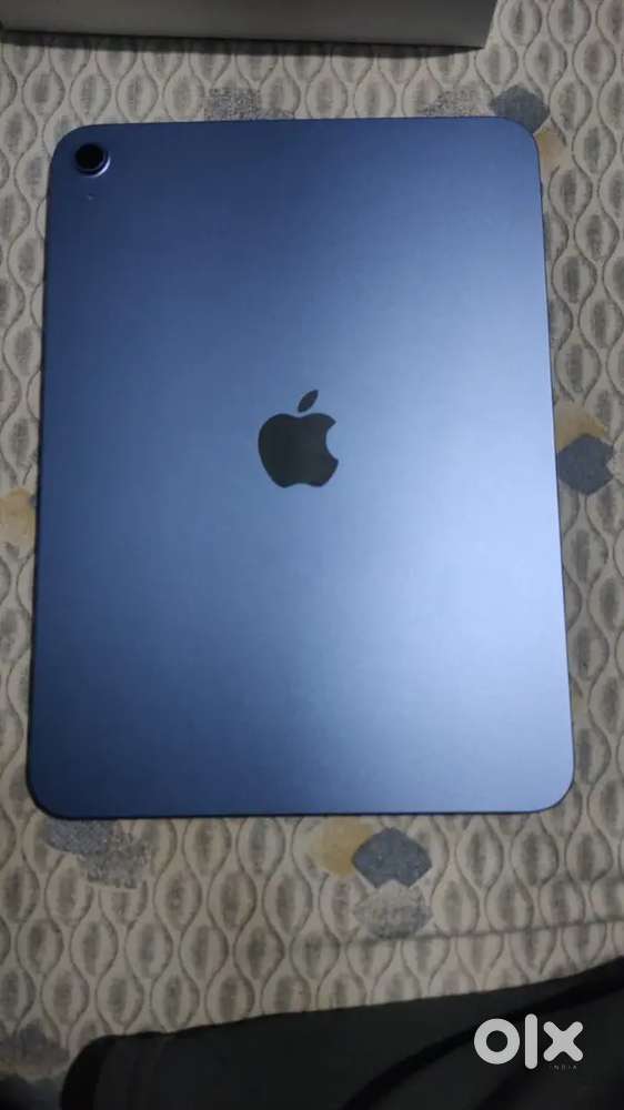 Apple 2025 iPad (A16) 128 GB charger and back case with temperg glass