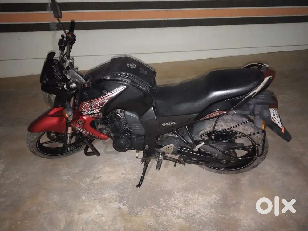 Urgent selling yamaha Fzs