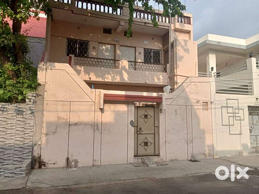 Big Front 30 Feet Tenament for Sale in Posh Area of Rajkot City