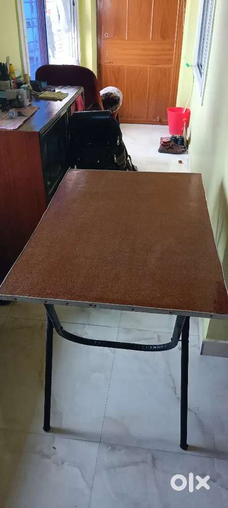 Sofa set and table