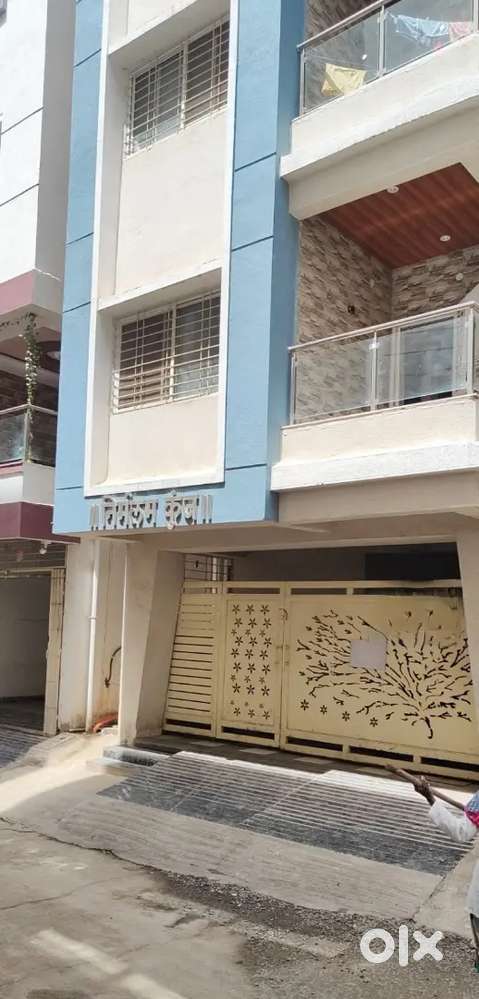 Urgent female flatmate needed