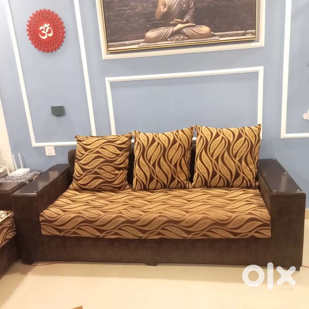 5 seater sofas (brown colour) with brown cover
