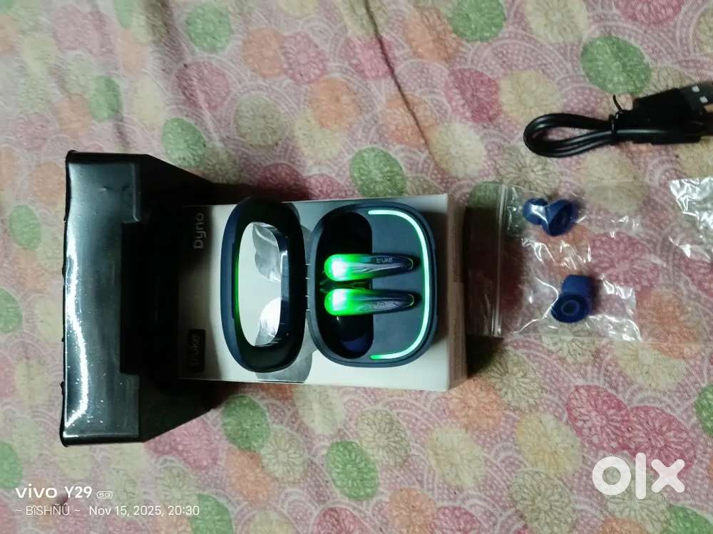 TrüKe Crystal Dyno earbuds.