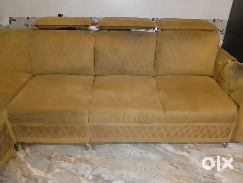 New sofa pr thoda dul hogya hai