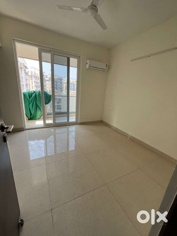 3 BHK Semi Furnished Owner Free Flat For Rent Green Lotus Saksham