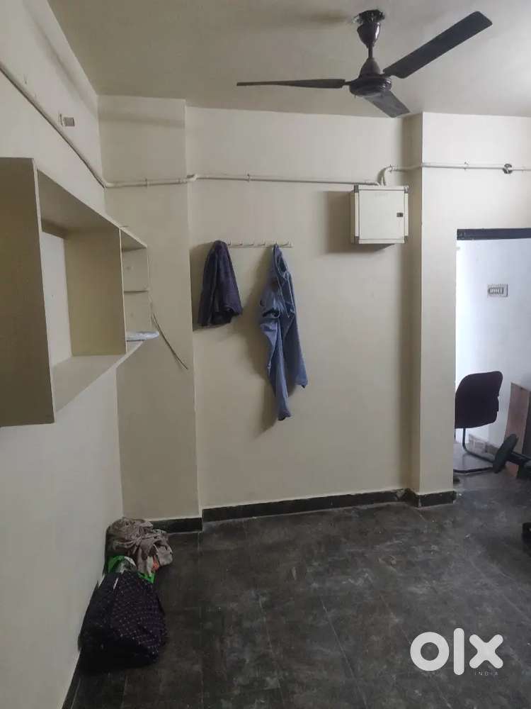 Commercial space for shop/office at ground floor main road