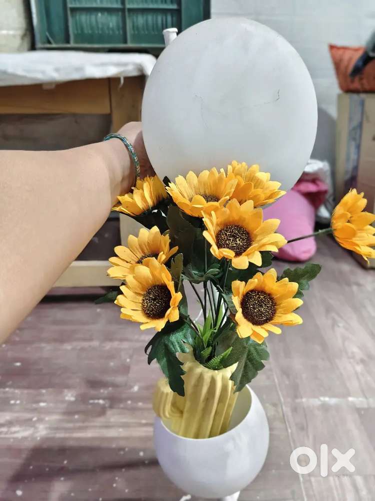 Show light with flower stand for kitchen,cafe, bedroom,etc