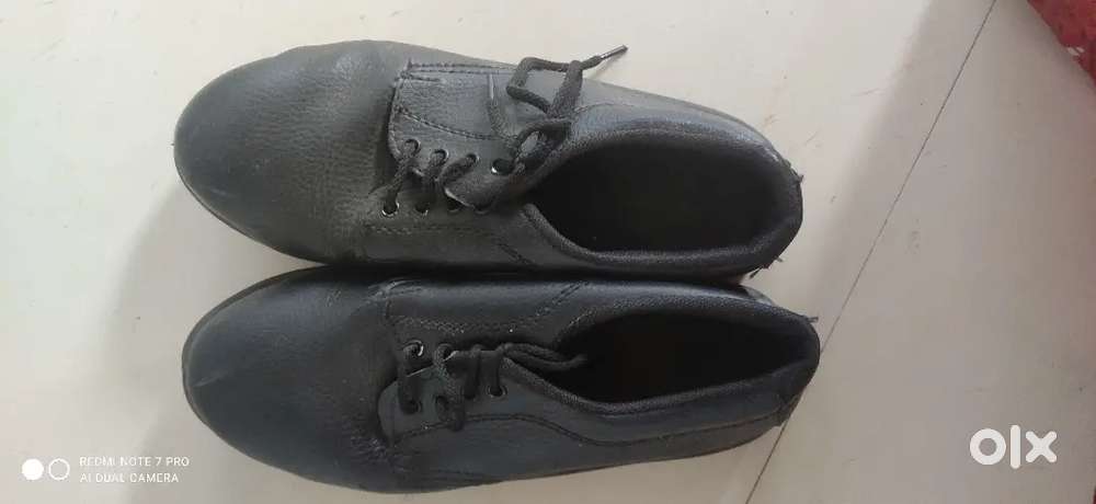 Safety shoes