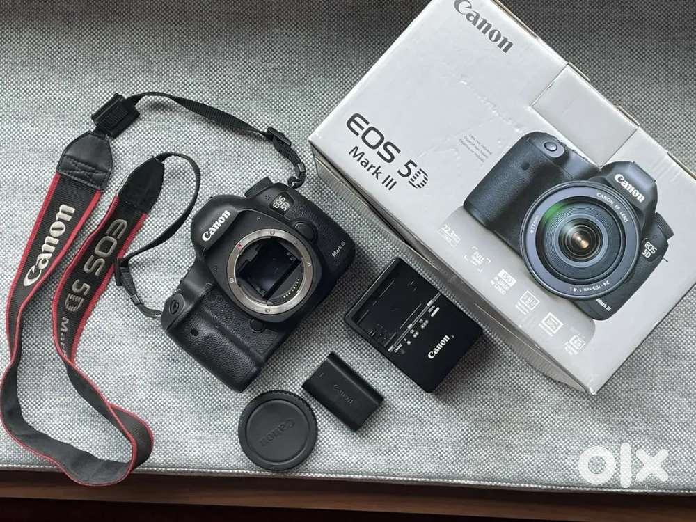 Canon EOS 5D Mark III Digital SLR Camera 223MP Body Charger Battery