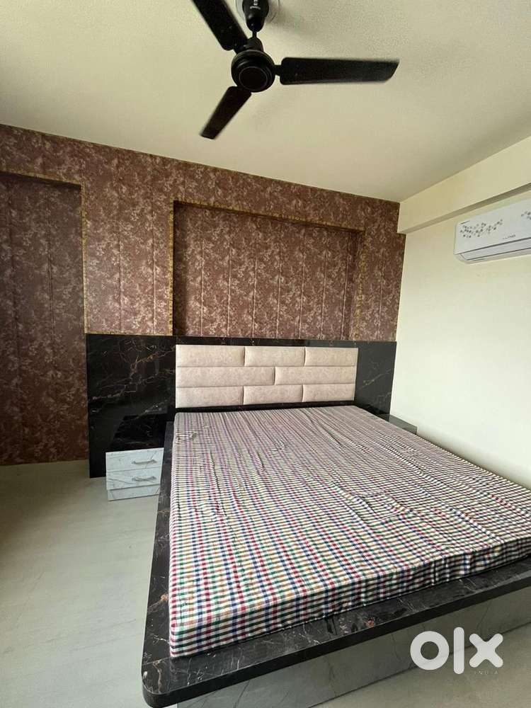 Fully furnished flat good location near park school