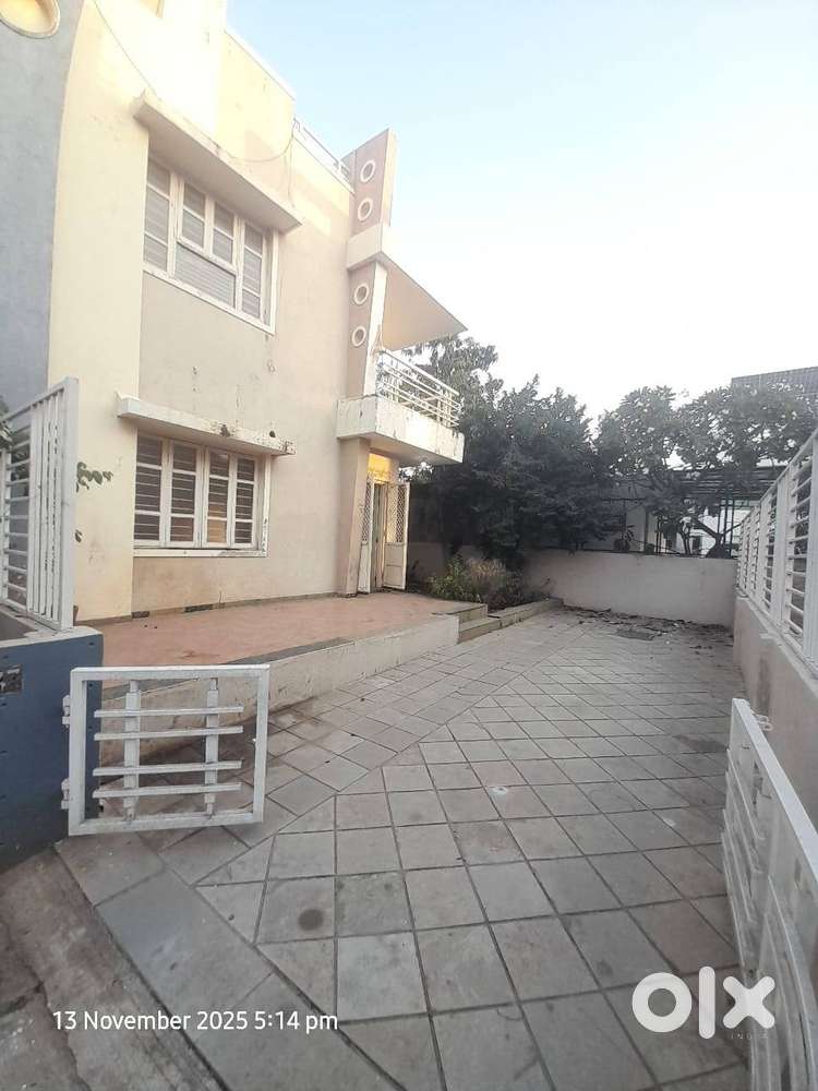 3bhk wellmaintain Bunglow at Sterling city Bopal