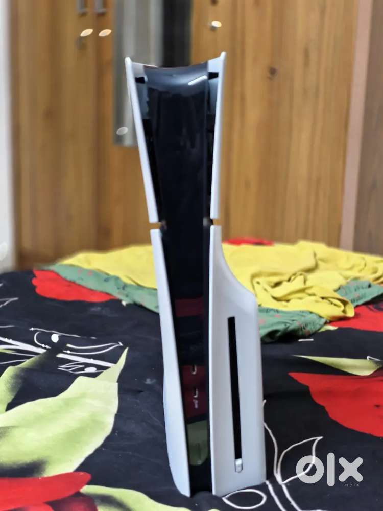 PS5 Slim 1TB Disc Edition 1 year old with 2 controller and 2 games