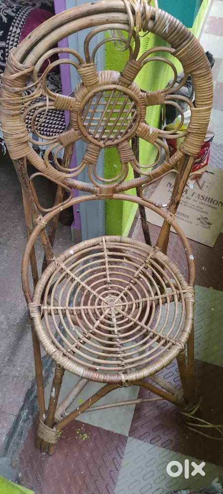 WOODEN CHAIR