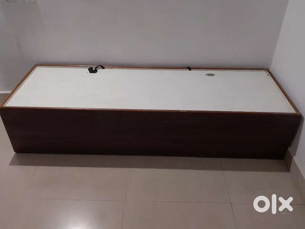 Single cot with storage