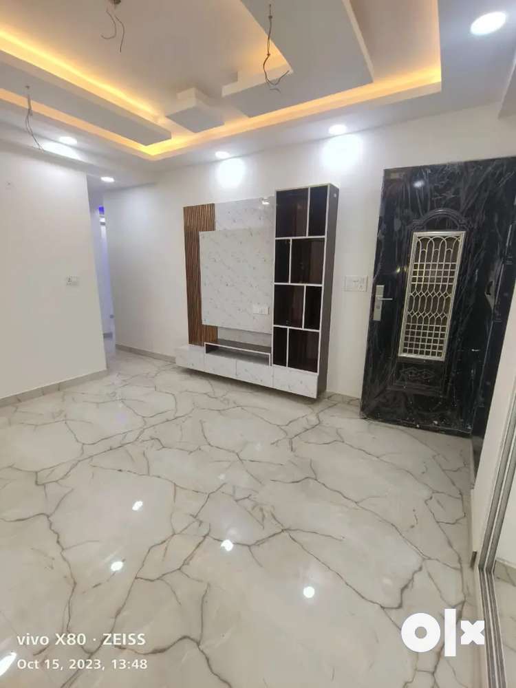 Excellent condition Semi Furnished 3Bhk In center noida
