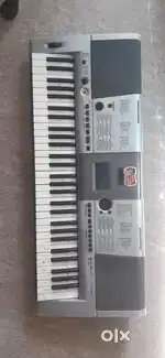 Yamaha PSR-E403 Keyboard–61 Keys–2-3 Keys Not Working – Good Condition