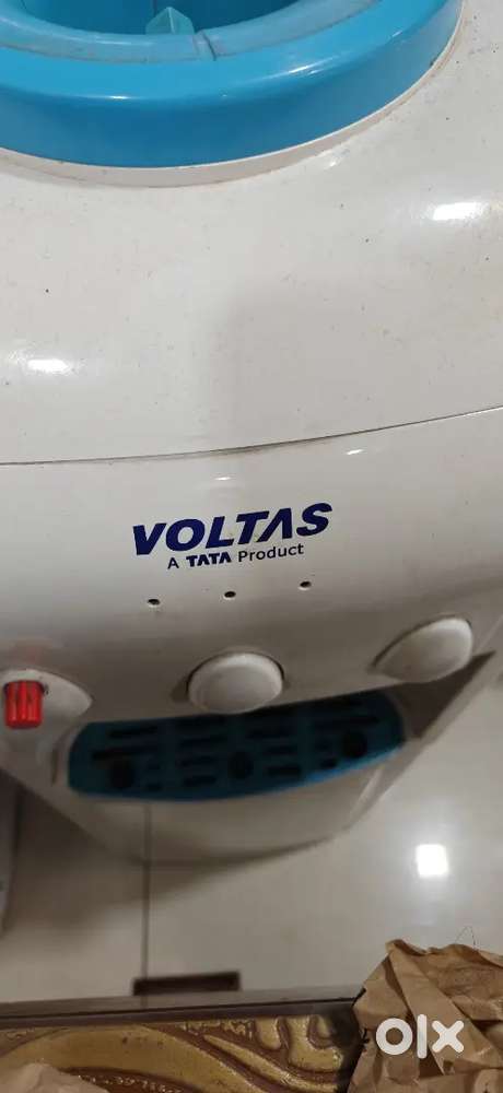 Voltas water dispenser-1000 rupees